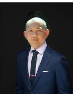 Portrait of Chris Chiong, Associate.
